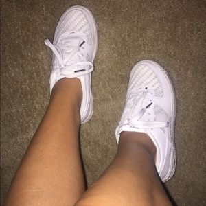 Almost new Nike Air  Force 1 size 5Y in boys.